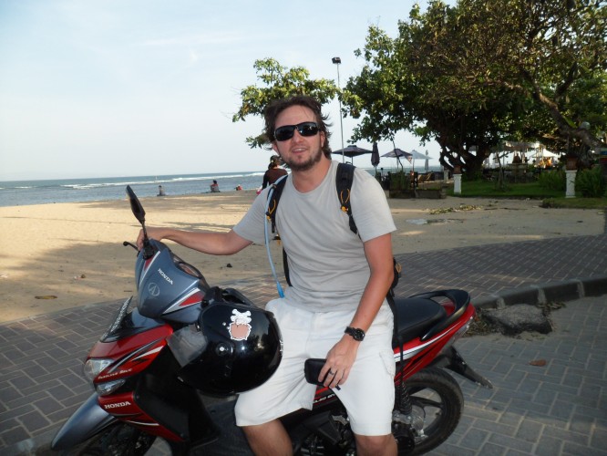 Alugar uma moto em Bali pode ser uma boa para conhecer a ilha.