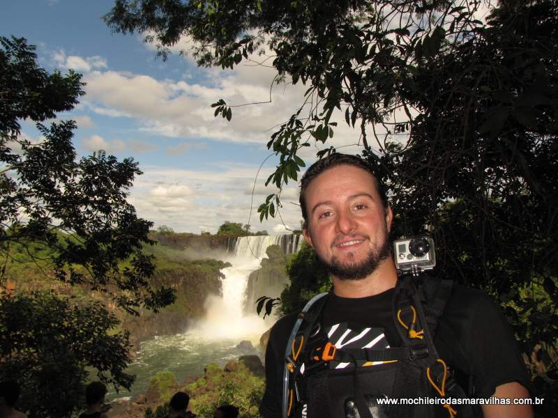 Mochileiro e as cataratas argentinas