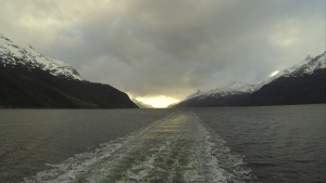 O rastro do navio na avenida dos glaciares