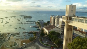 Elevador Lacerda visto da cidade alta