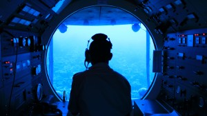 Uma visão da cabine de comando do submarino