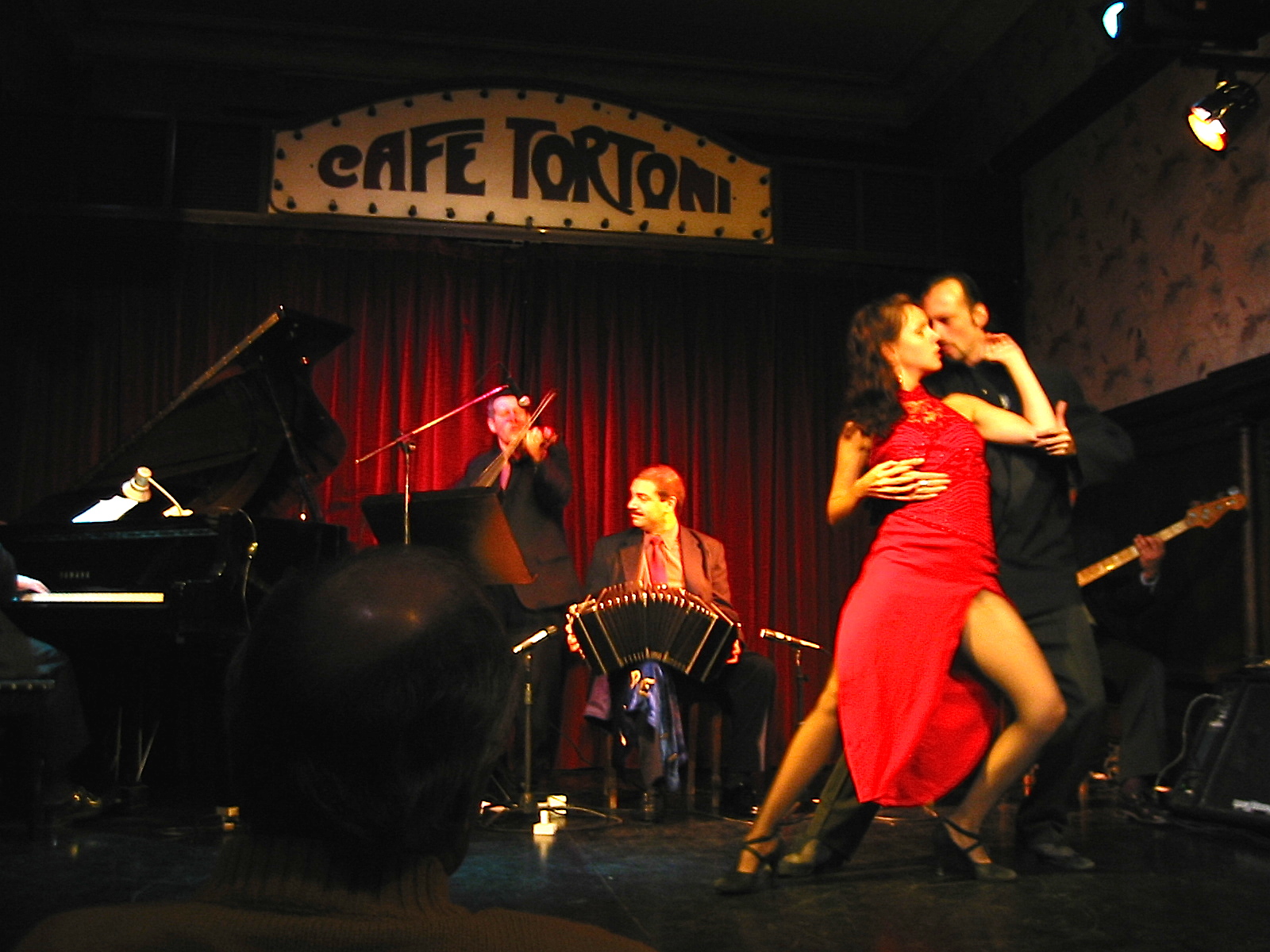 O famoso Café Tortoni, com o tango argentino na sua essência!